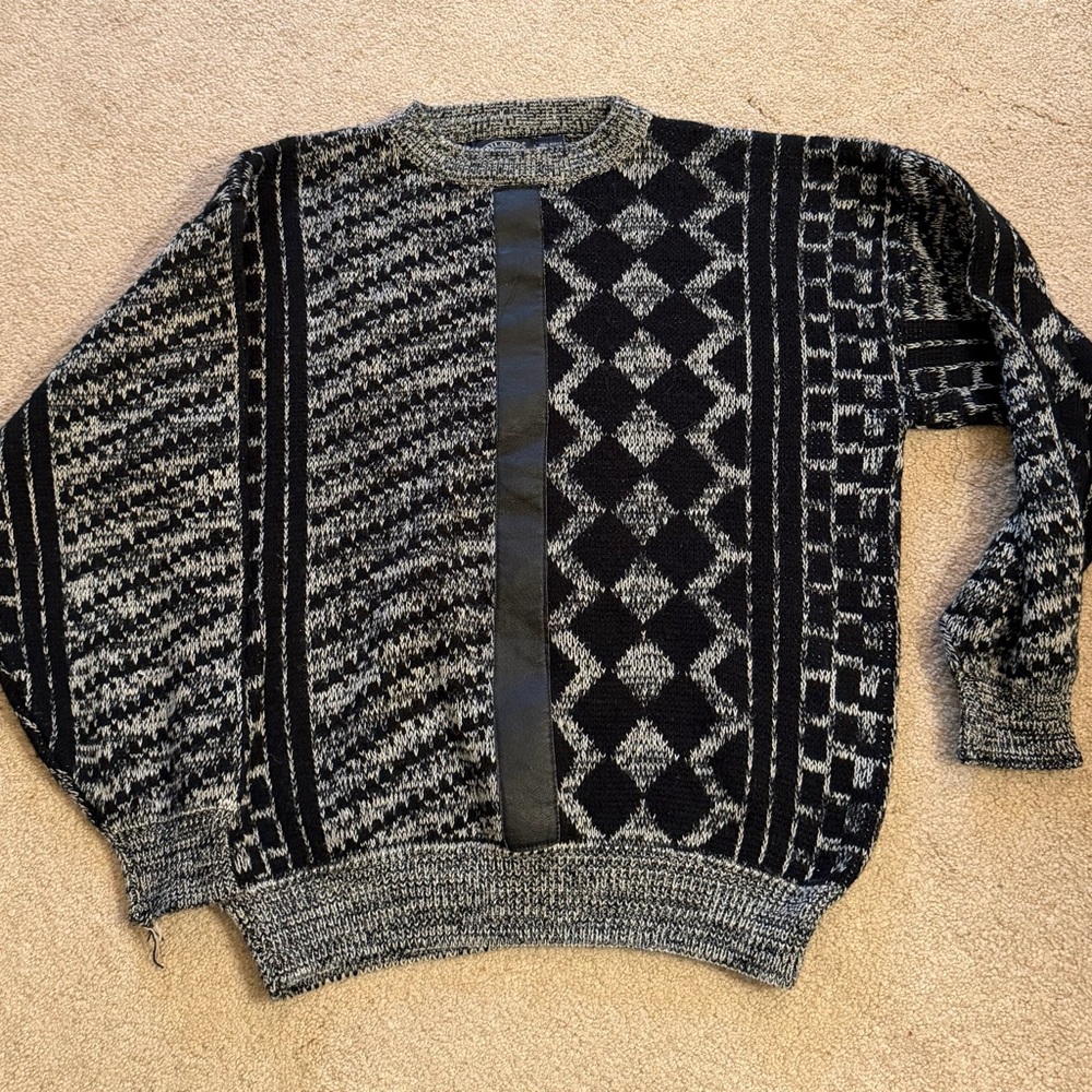 Vintage Men's Black and Gray Patterned Sweater